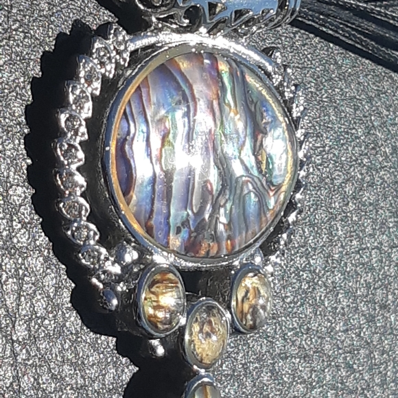 SHELL and Stainless Steel Necklace - Picture 1 of 4